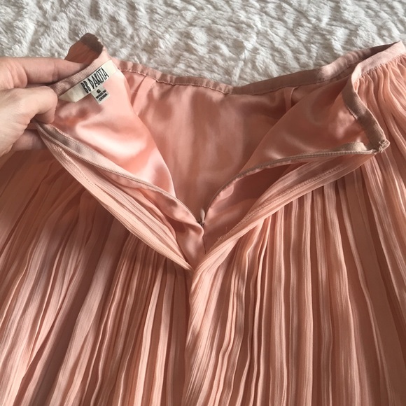 ๐ธ Pastel pleated skirt ๐ธ - Picture 3 of 4